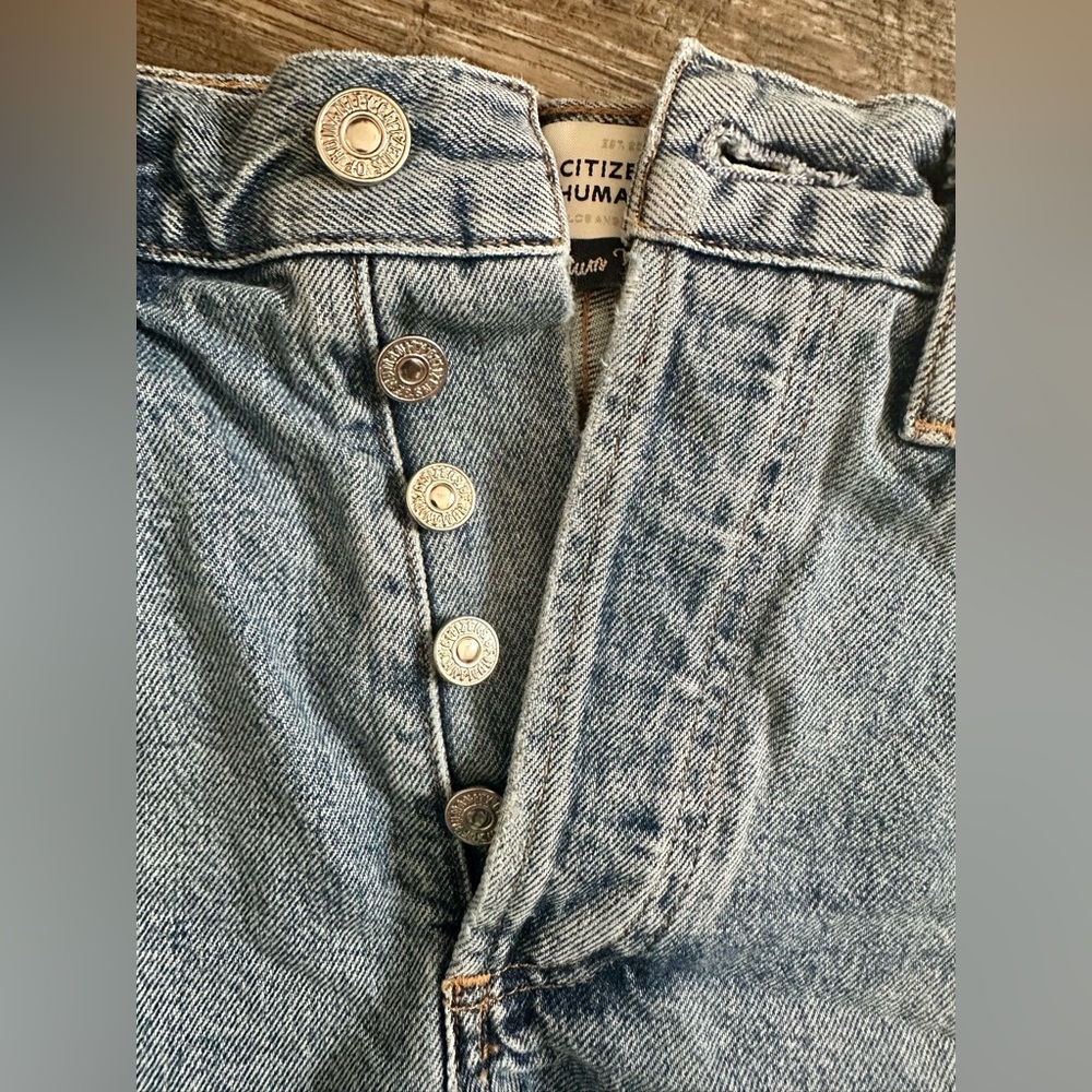 CITIZENS OF HUMANITY - Women's Annabelle Cut-Off Short - Perfect Condition! - Picture 12 of 12
